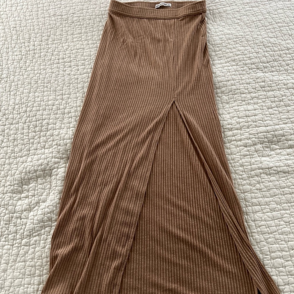 Tan Abercrombie and Fitch skirt with slit, size small